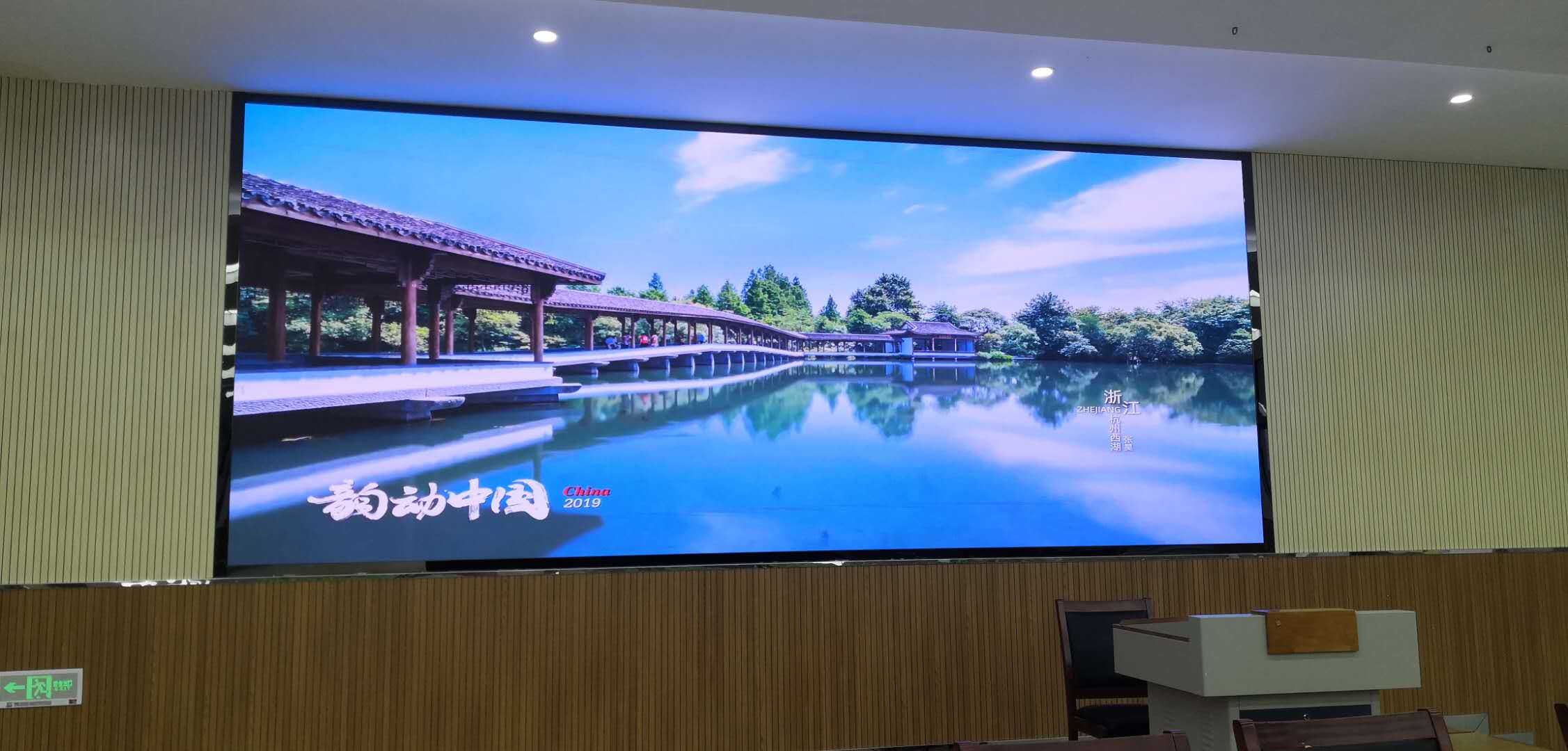 聽說LED顯示屏長時(shí)間用會(huì)有光衰，有沒有辦法延長使用壽命呢？
